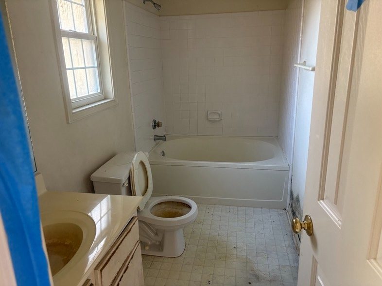 Bathroom before renovation